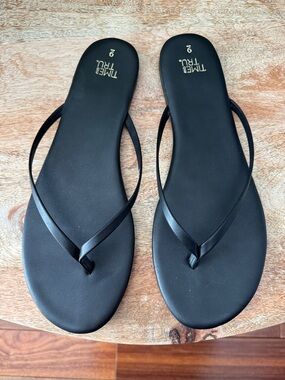 Time and Tru Black Women's Thin-Strap Flip Flop Sandals